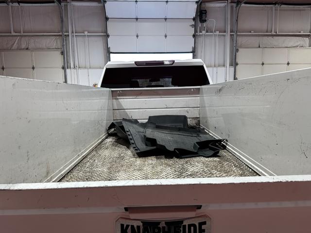 GMC Sierra 3500HD Vehicle Full-screen Gallery Image 3