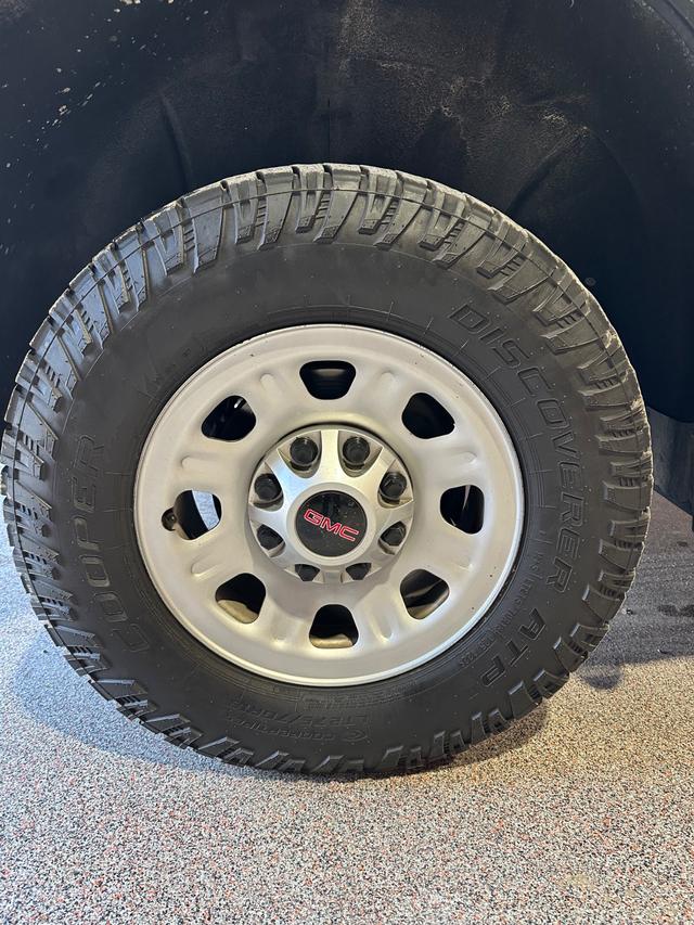 GMC Sierra 3500HD Vehicle Full-screen Gallery Image 12