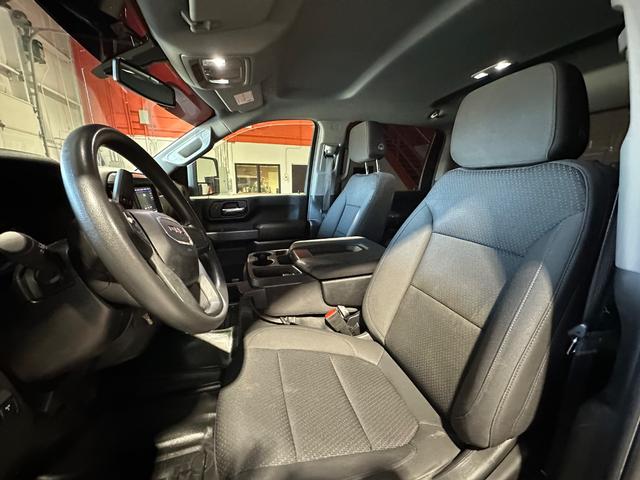 GMC Sierra 3500HD Vehicle Full-screen Gallery Image 15