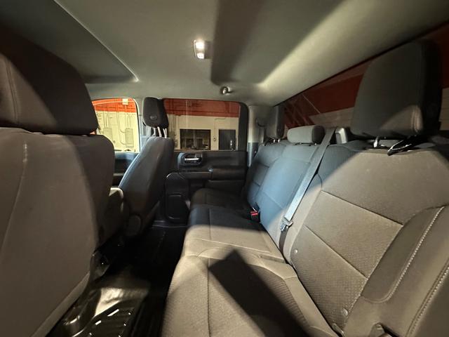 GMC Sierra 3500HD Vehicle Full-screen Gallery Image 16