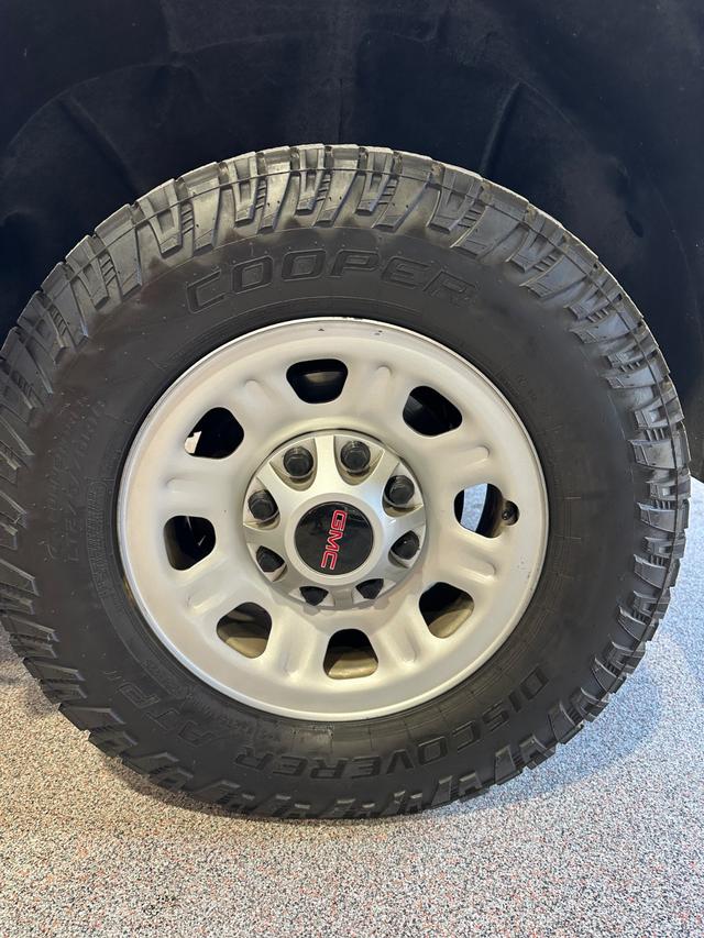 GMC Sierra 3500HD Vehicle Full-screen Gallery Image 18