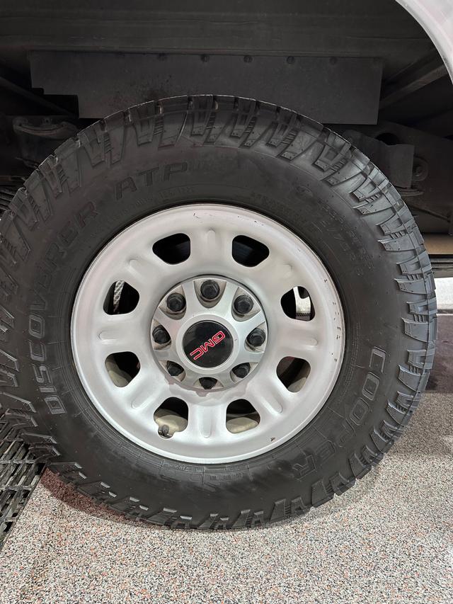 GMC Sierra 3500HD Vehicle Full-screen Gallery Image 21