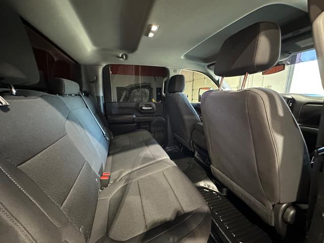 GMC Sierra 3500HD Vehicle Full-screen Gallery Image 22