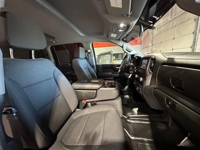 GMC Sierra 3500HD Vehicle Full-screen Gallery Image 23