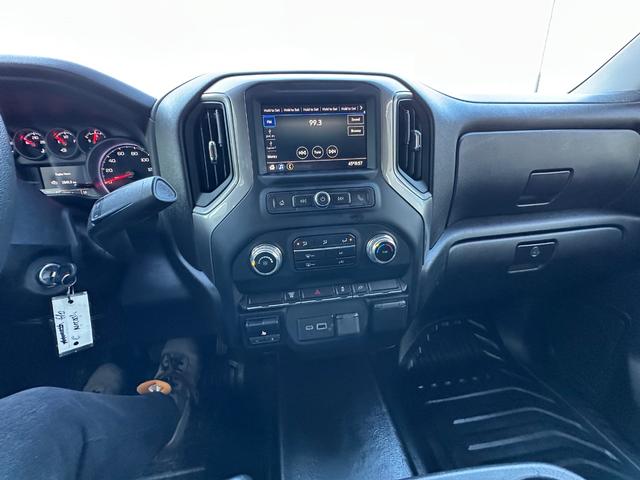 GMC Sierra 3500HD Vehicle Full-screen Gallery Image 24