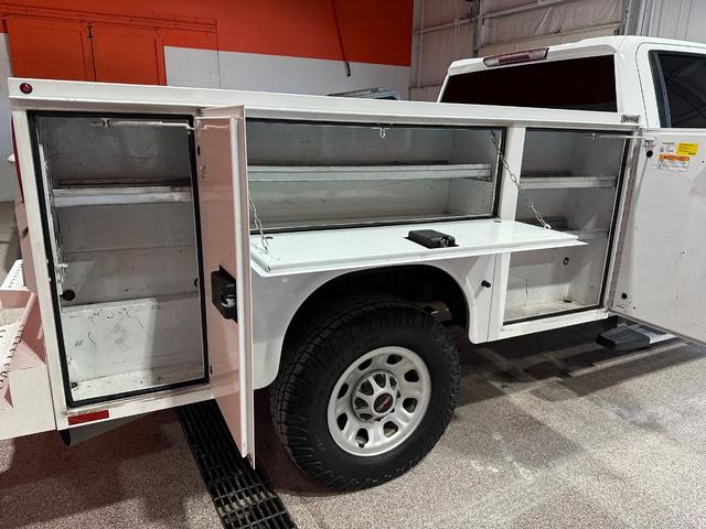 GMC Sierra 3500HD Vehicle Full-screen Gallery Image 26