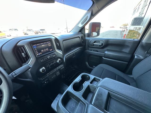 GMC Sierra 3500HD Vehicle Full-screen Gallery Image 27