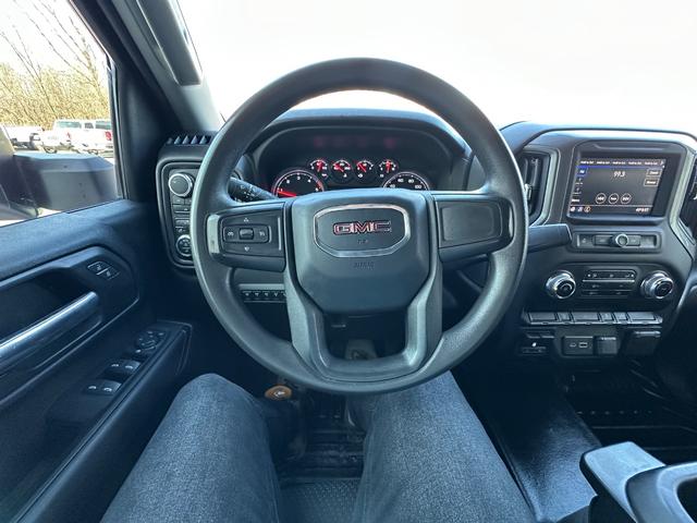 GMC Sierra 3500HD Vehicle Full-screen Gallery Image 29