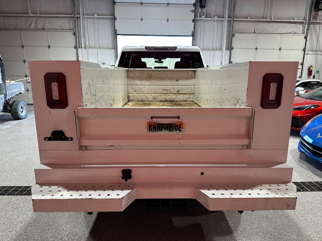 Chevrolet Silverado 3500HD CC Vehicle Full-screen Gallery Image 02