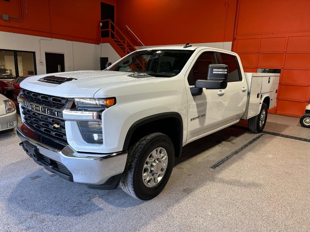 Chevrolet Silverado 3500HD CC Vehicle Full-screen Gallery Image 09