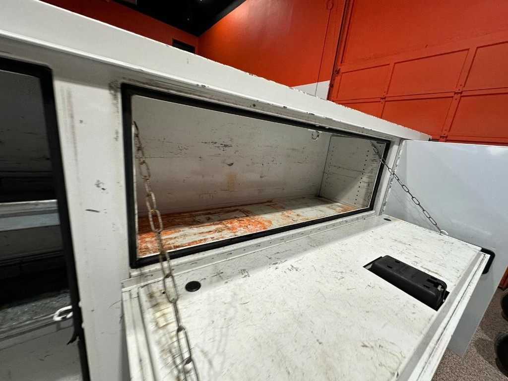 Chevrolet Silverado 3500HD CC Vehicle Full-screen Gallery Image 11