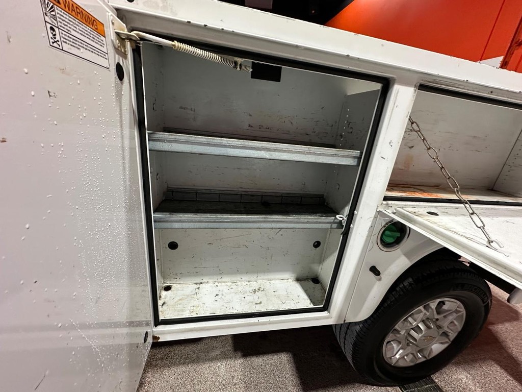 Chevrolet Silverado 3500HD CC Vehicle Full-screen Gallery Image 12