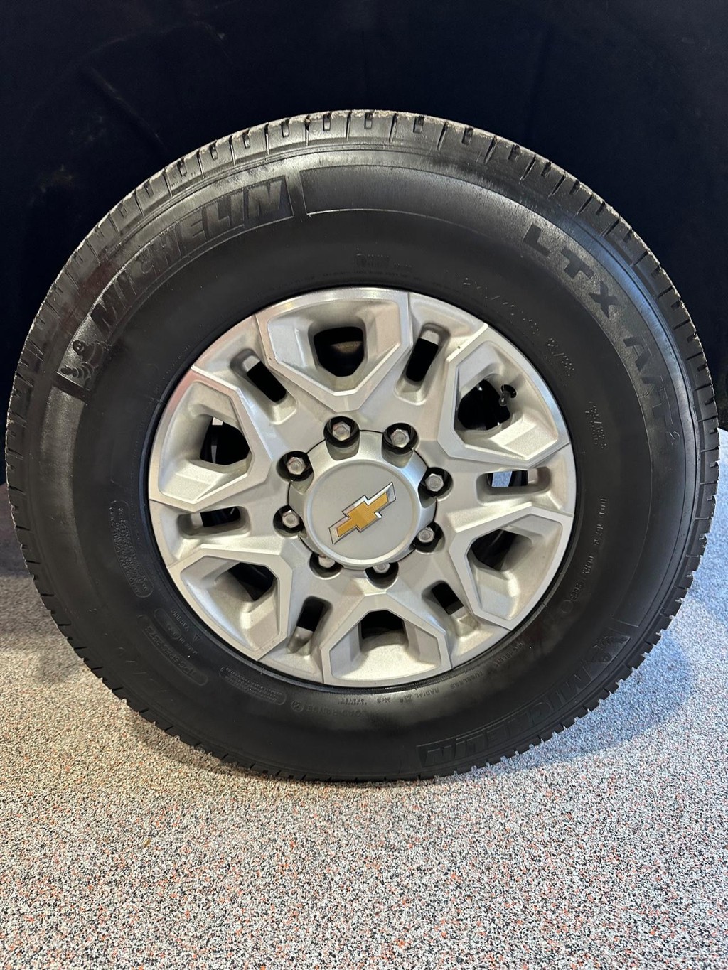 Chevrolet Silverado 3500HD CC Vehicle Full-screen Gallery Image 14