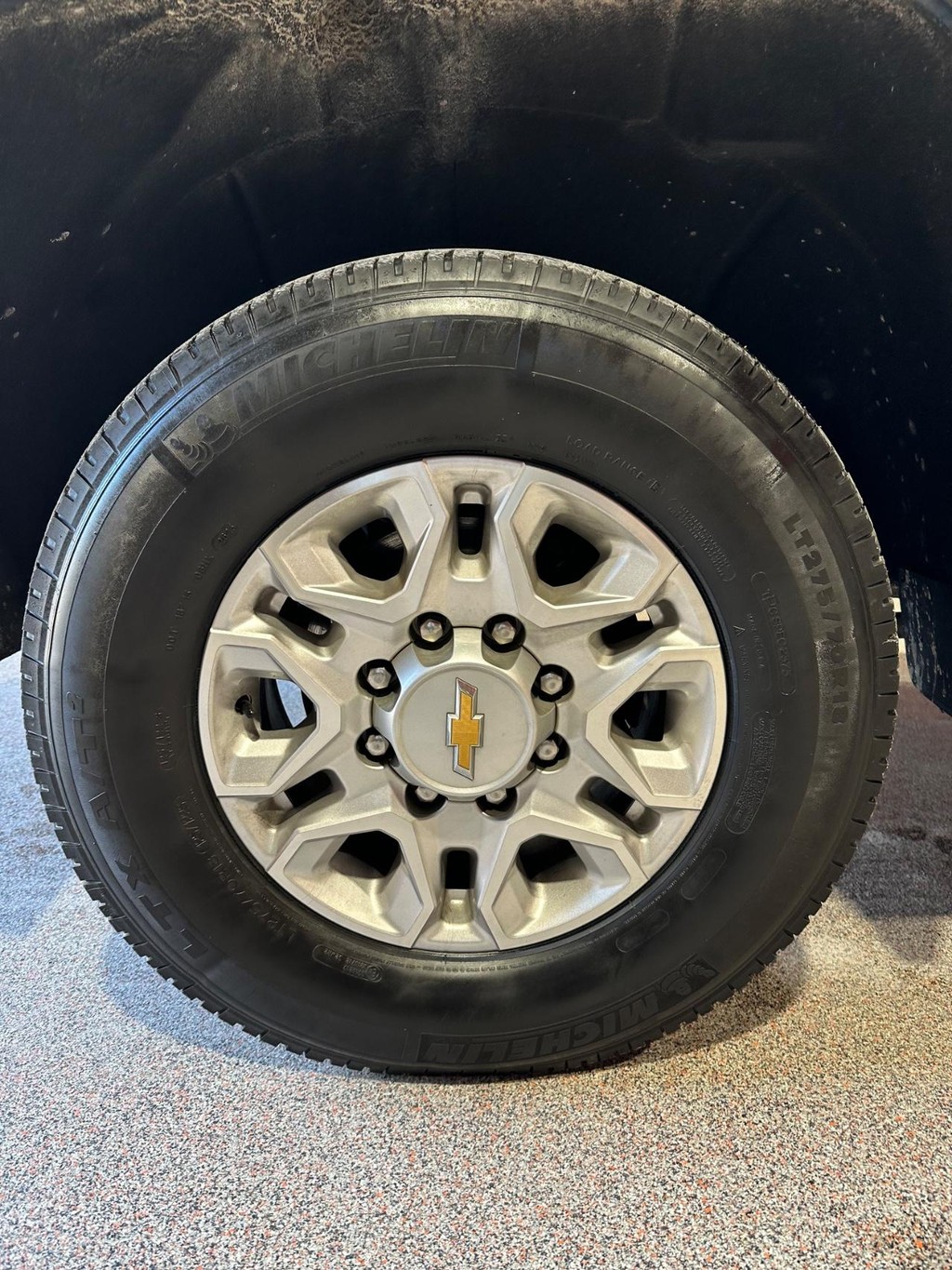 Chevrolet Silverado 3500HD CC Vehicle Full-screen Gallery Image 15