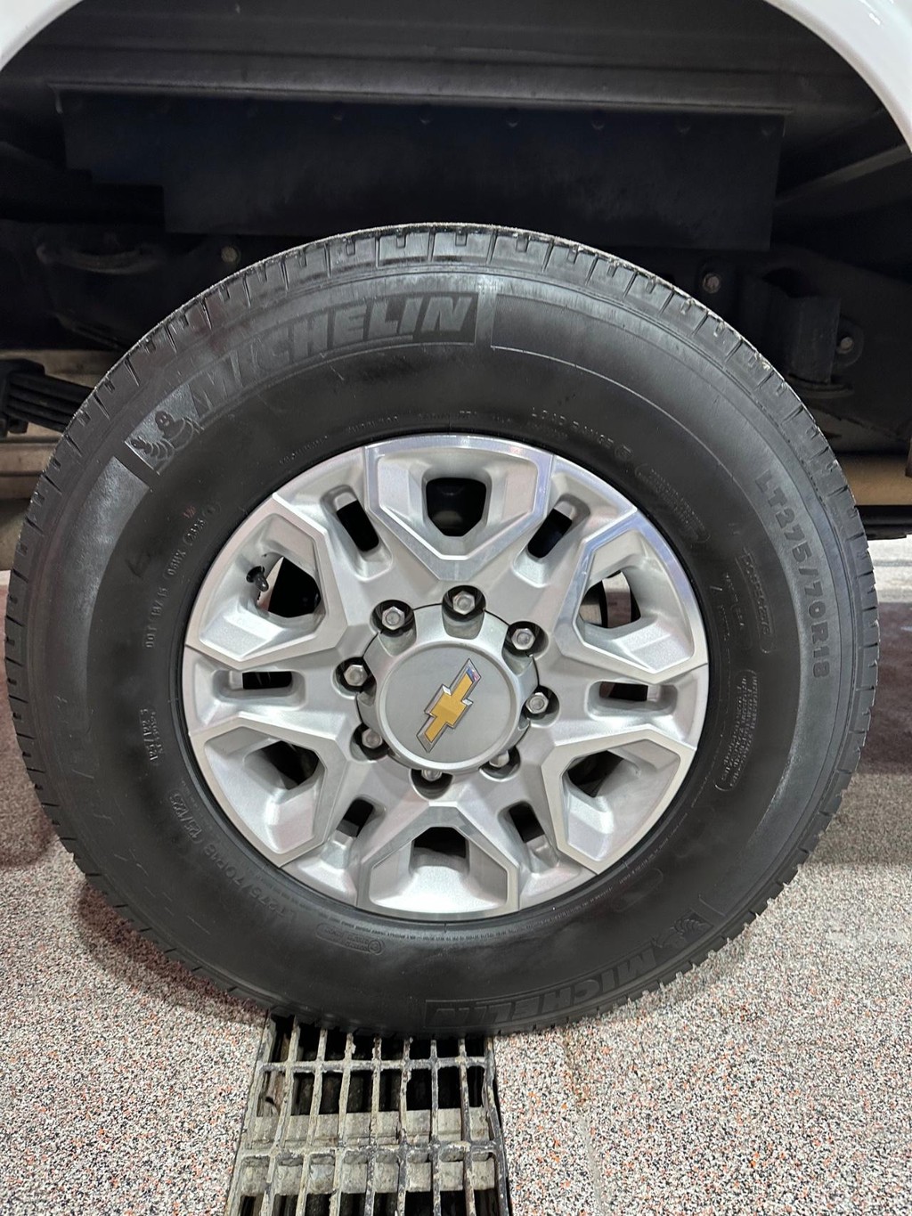 Chevrolet Silverado 3500HD CC Vehicle Full-screen Gallery Image 16