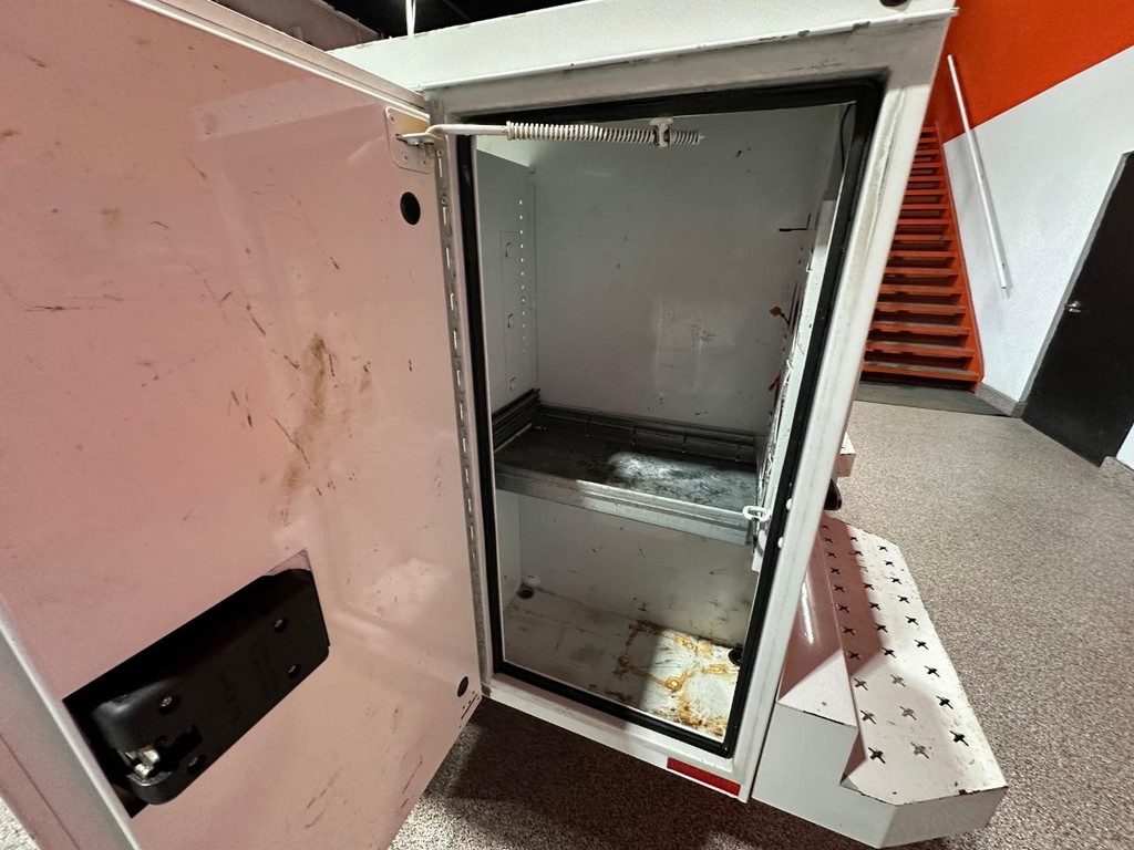 Chevrolet Silverado 3500HD CC Vehicle Full-screen Gallery Image 17