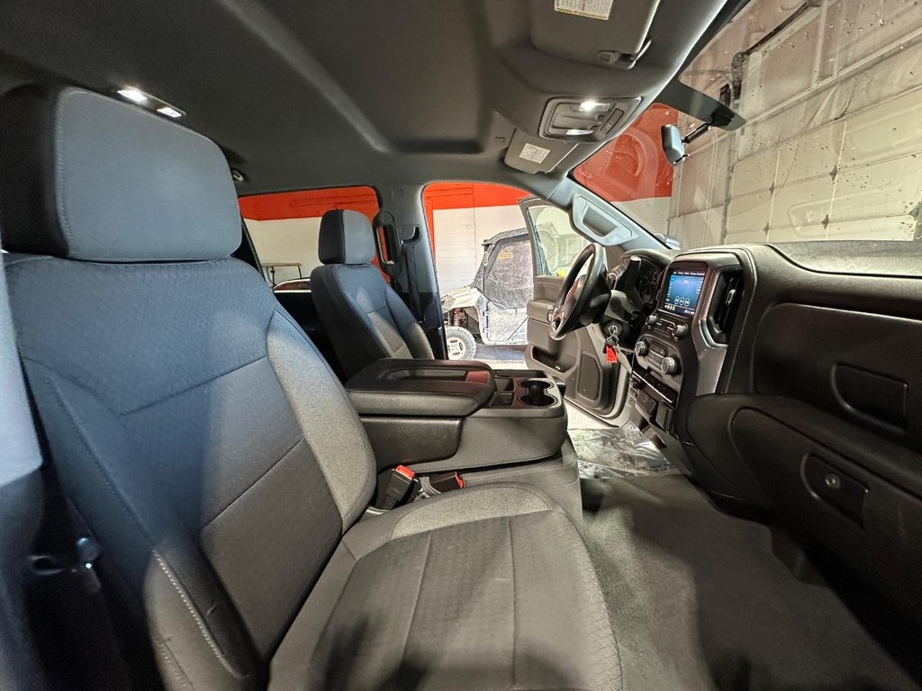 Chevrolet Silverado 3500HD CC Vehicle Full-screen Gallery Image 20