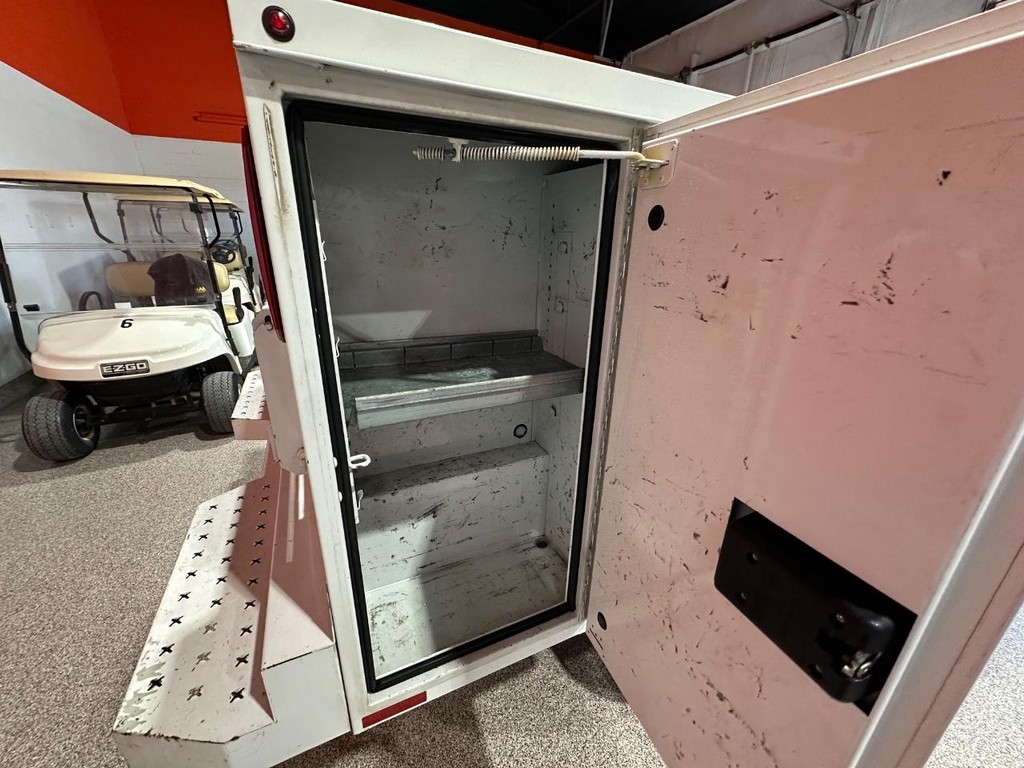 Chevrolet Silverado 3500HD CC Vehicle Full-screen Gallery Image 25