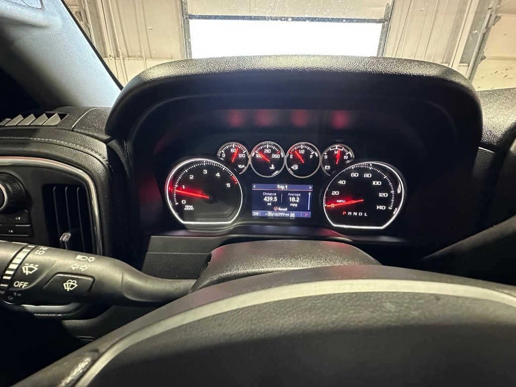 Chevrolet Silverado 3500HD CC Vehicle Full-screen Gallery Image 26