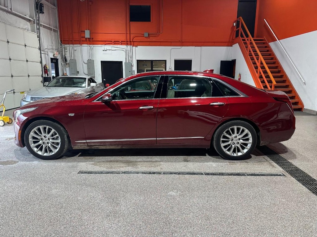 Cadillac CT6 Sedan Vehicle Full-screen Gallery Image 06