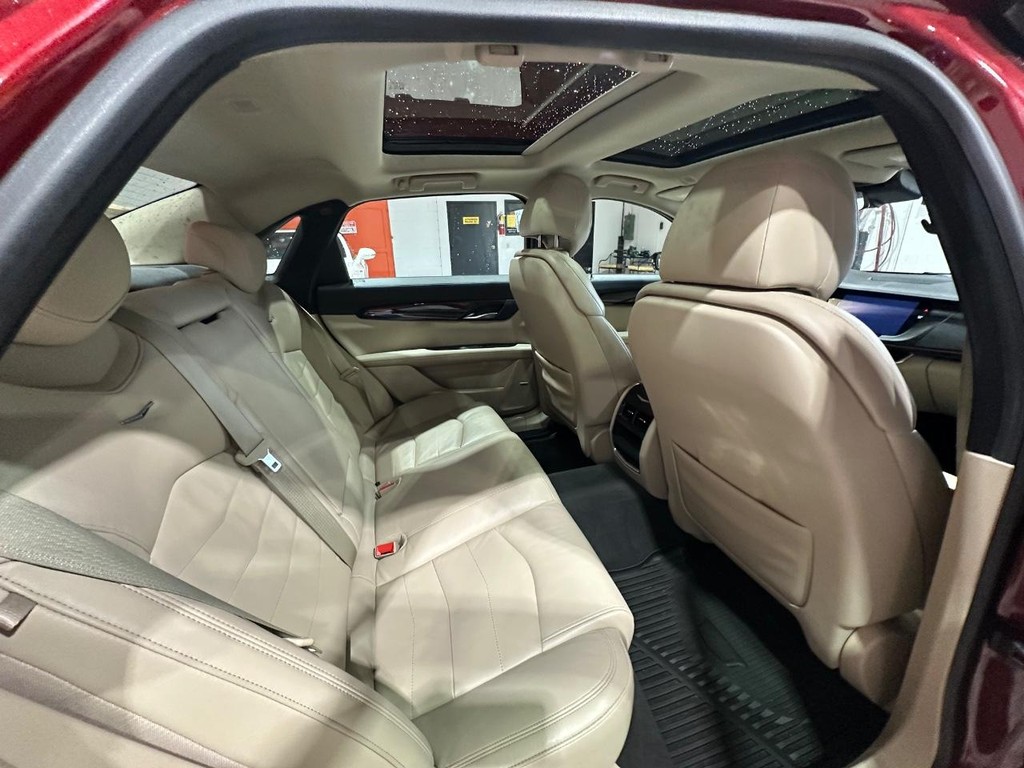 Cadillac CT6 Sedan Vehicle Full-screen Gallery Image 15