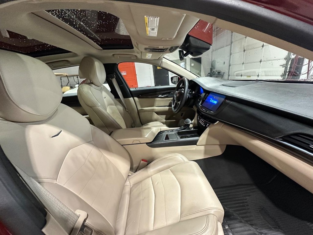 Cadillac CT6 Sedan Vehicle Full-screen Gallery Image 16