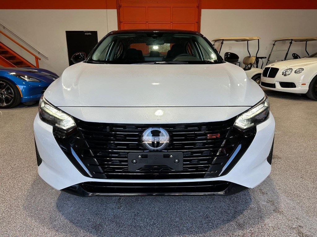 Nissan Sentra Vehicle Full-screen Gallery Image 6