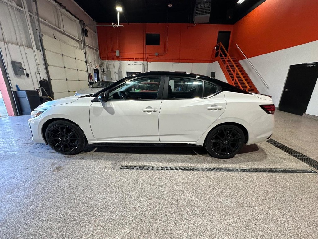 Nissan Sentra Vehicle Full-screen Gallery Image 8