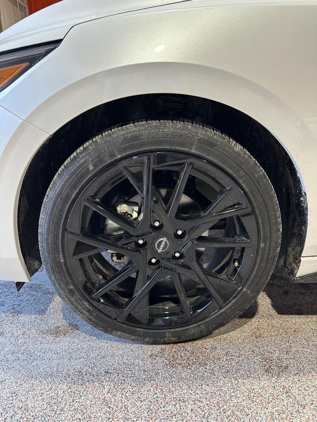 Nissan Sentra Vehicle Full-screen Gallery Image 11