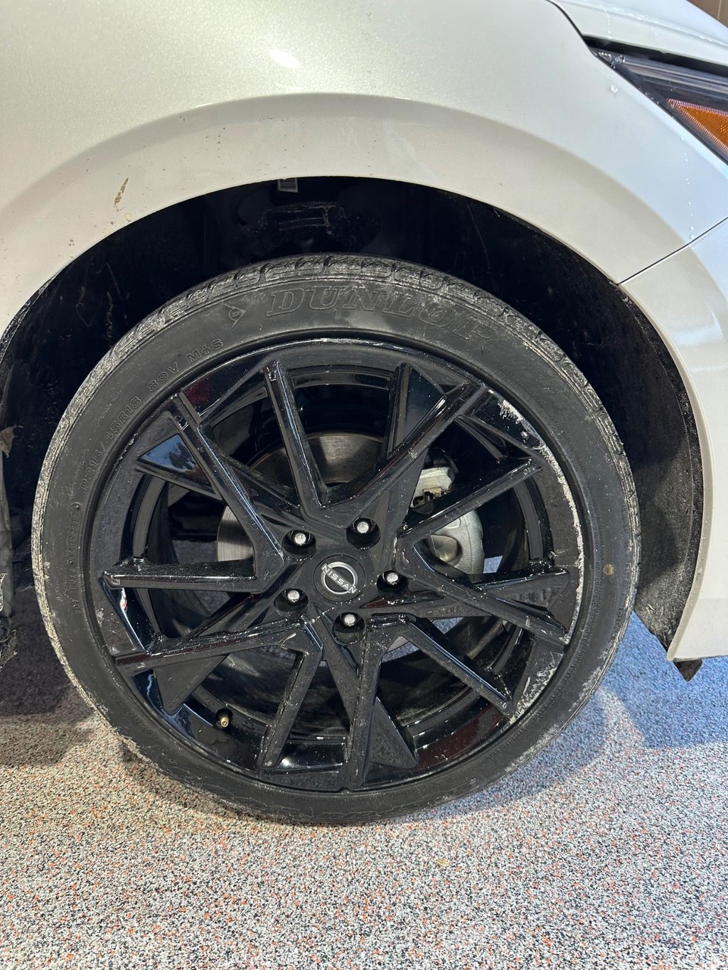 Nissan Sentra Vehicle Full-screen Gallery Image 12