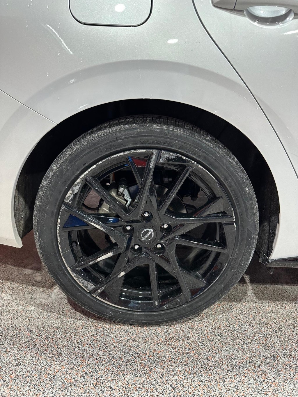 Nissan Sentra Vehicle Full-screen Gallery Image 13