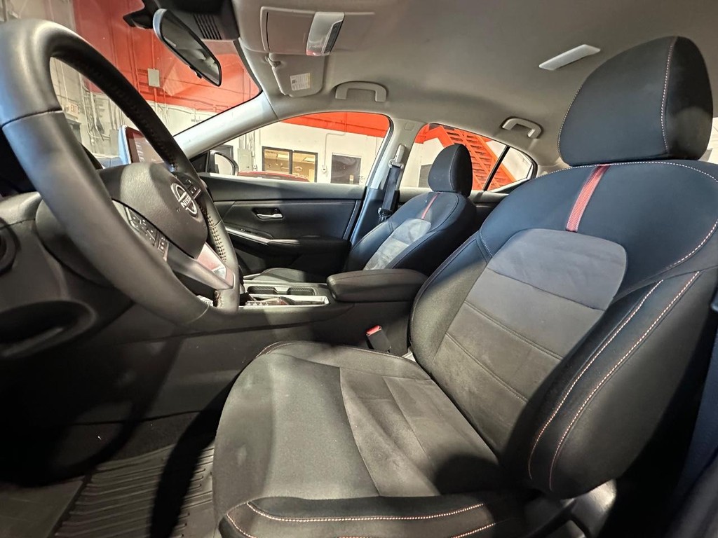 Nissan Sentra Vehicle Full-screen Gallery Image 14