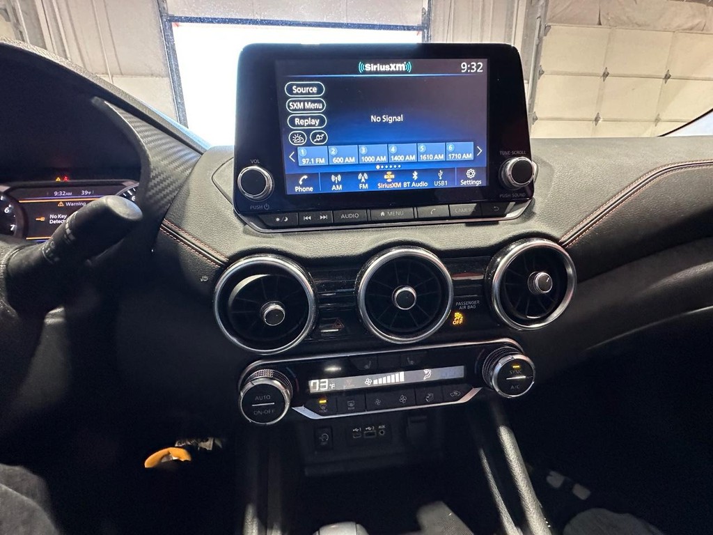 Nissan Sentra Vehicle Full-screen Gallery Image 15