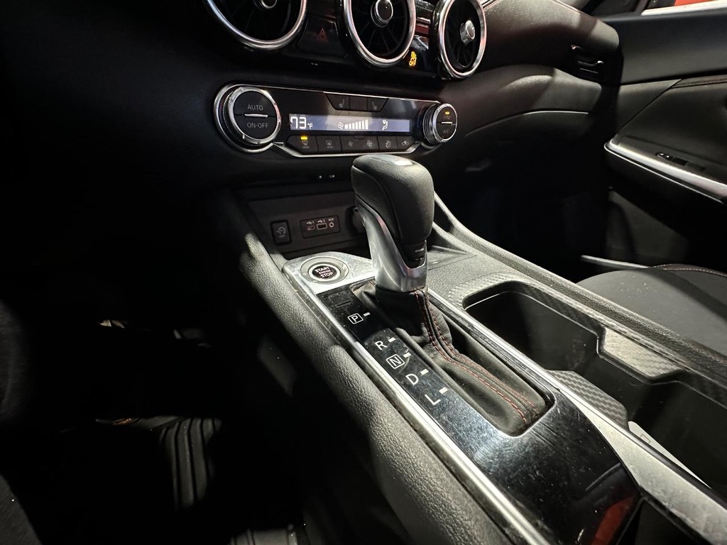 Nissan Sentra Vehicle Full-screen Gallery Image 20