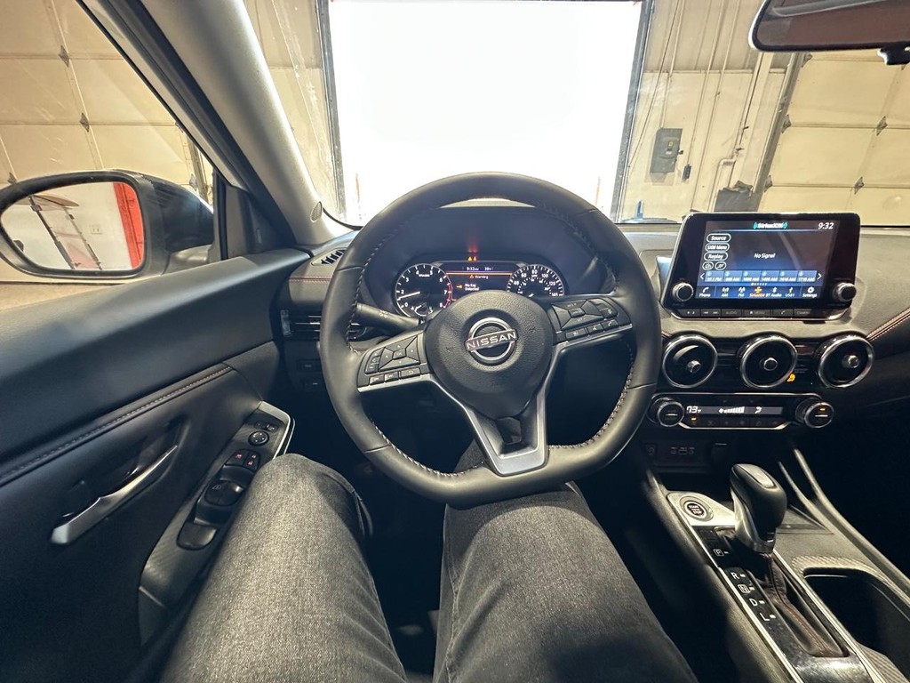 Nissan Sentra Vehicle Full-screen Gallery Image 21