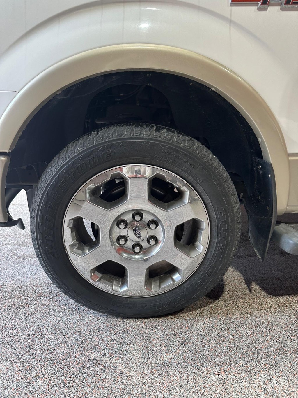 Ford F-150 Vehicle Full-screen Gallery Image 7