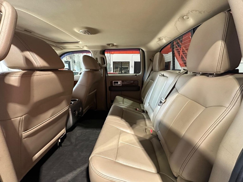 Ford F-150 Vehicle Full-screen Gallery Image 11