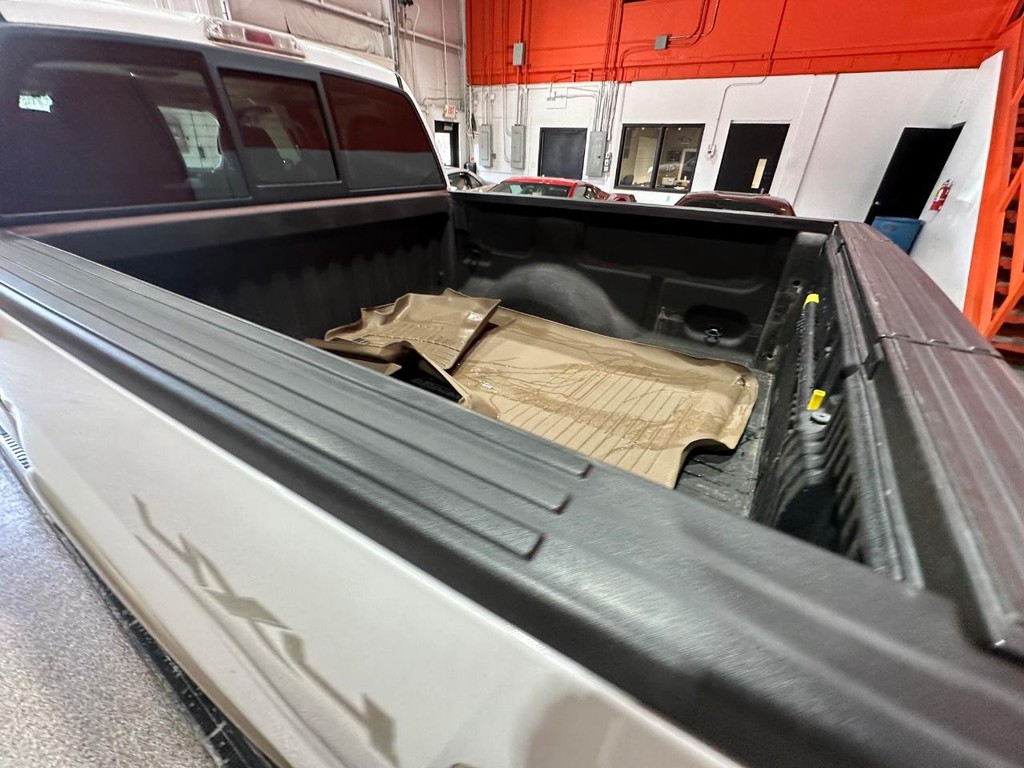 Ford F-150 Vehicle Full-screen Gallery Image 13