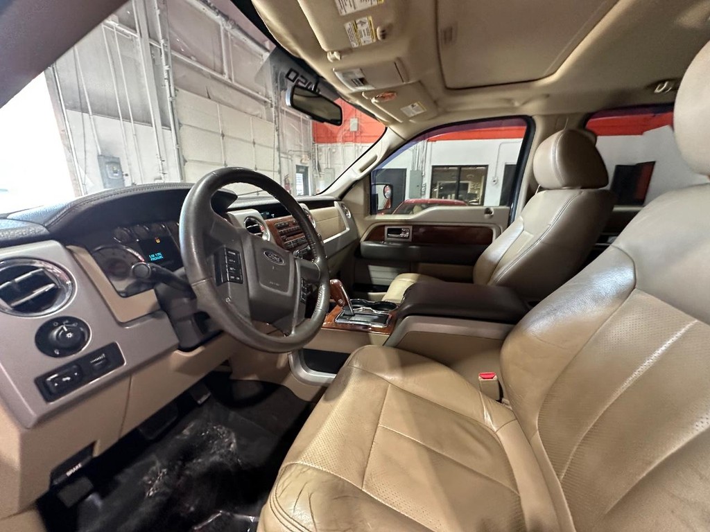 Ford F-150 Vehicle Full-screen Gallery Image 15