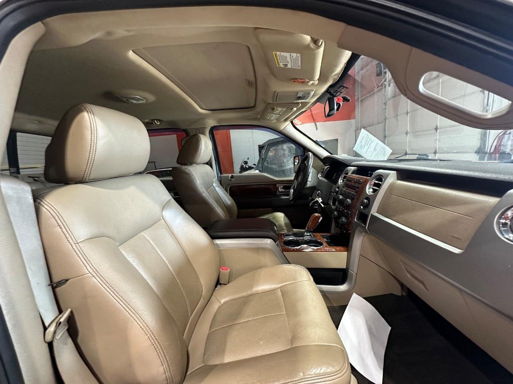 Ford F-150 Vehicle Full-screen Gallery Image 16