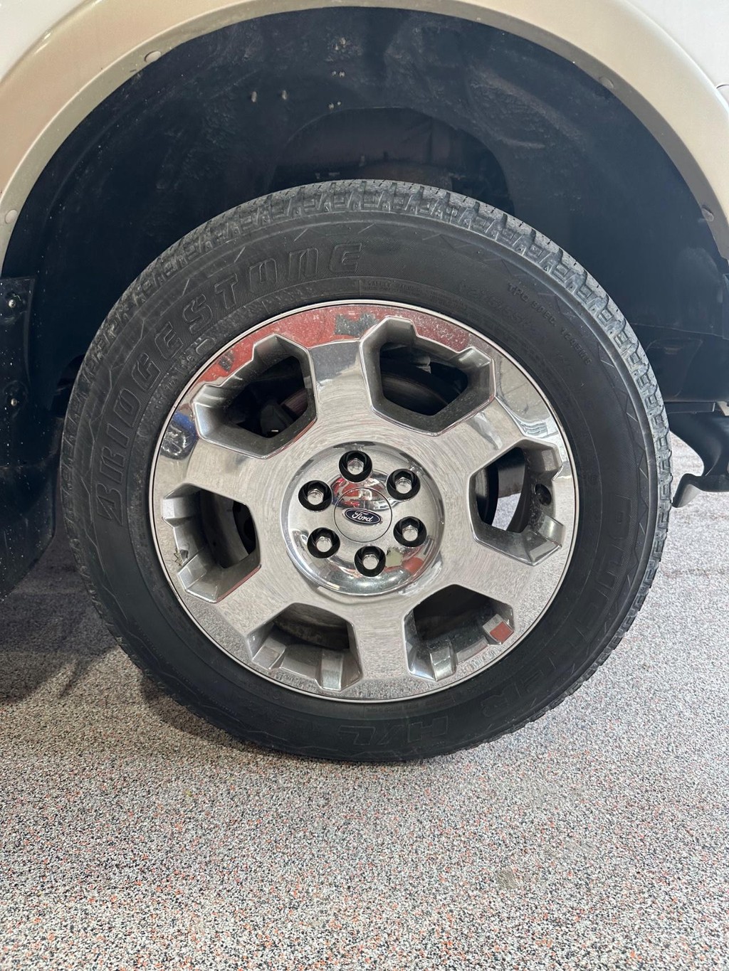 Ford F-150 Vehicle Full-screen Gallery Image 17