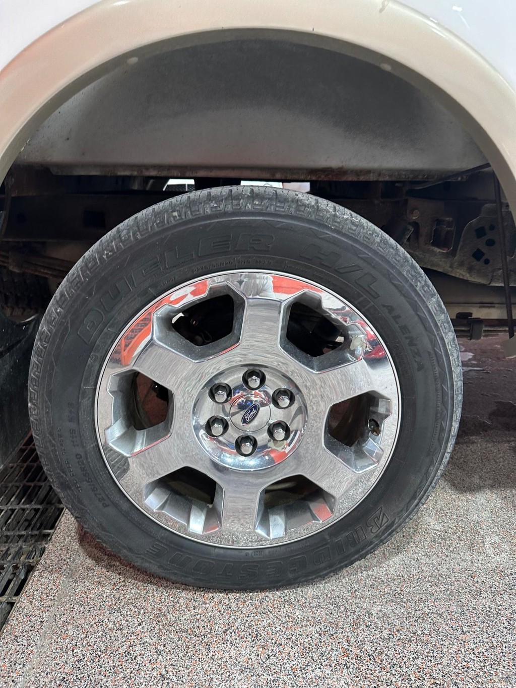 Ford F-150 Vehicle Full-screen Gallery Image 18