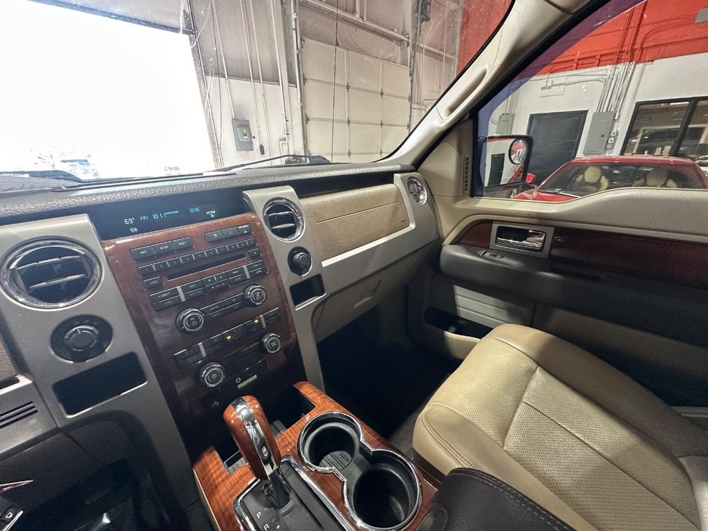 Ford F-150 Vehicle Full-screen Gallery Image 19