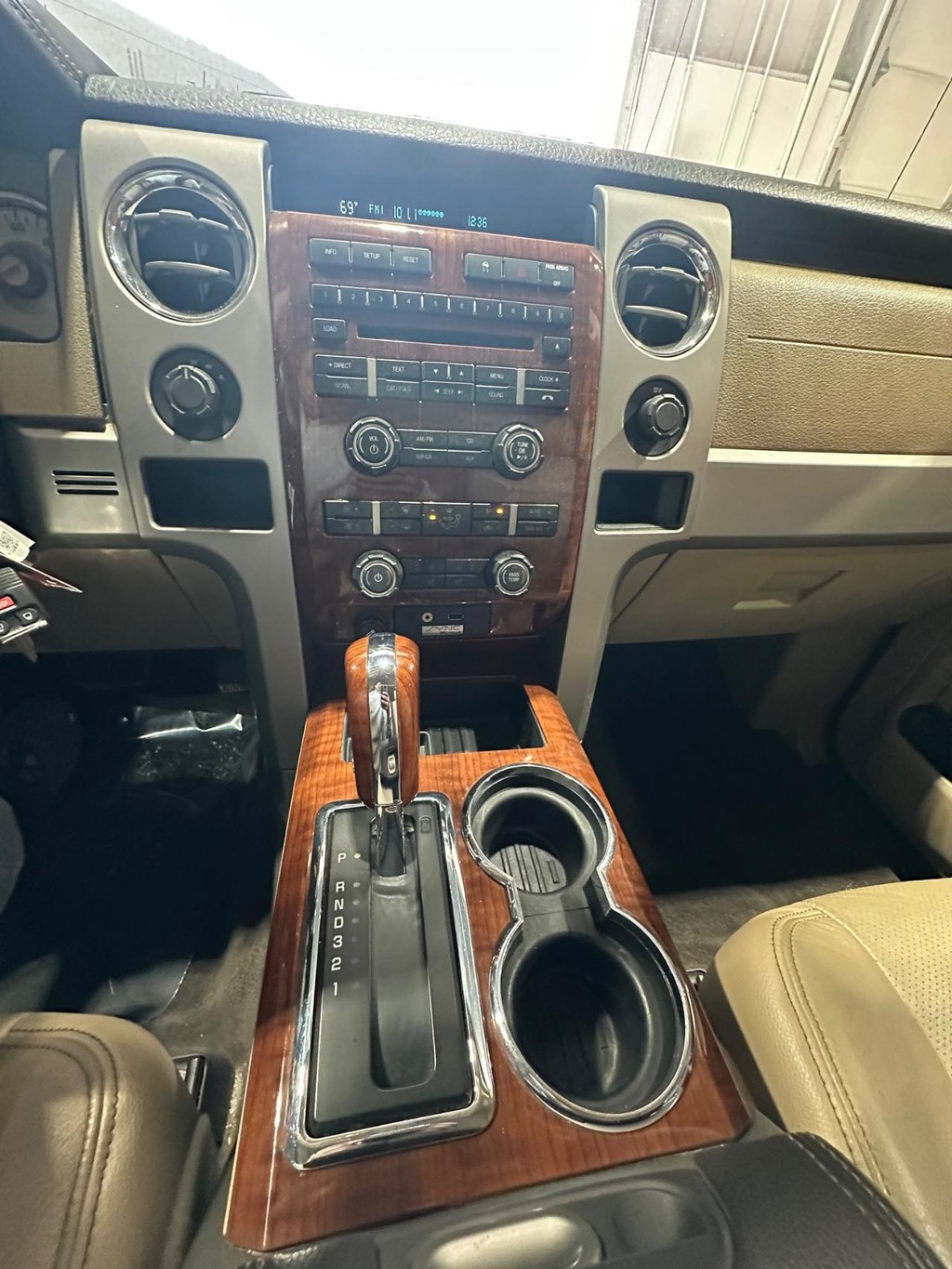 Ford F-150 Vehicle Full-screen Gallery Image 20