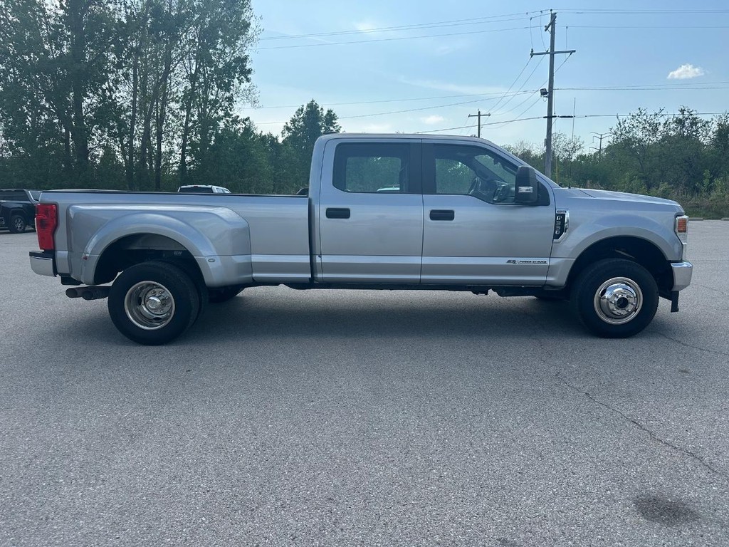 Ford Super Duty F-350 DRW Vehicle Full-screen Gallery Image 2