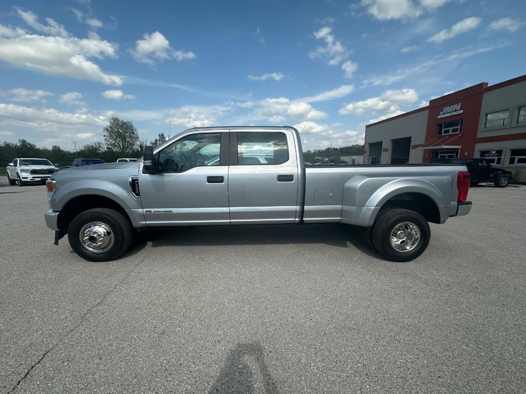 Ford Super Duty F-350 DRW Vehicle Full-screen Gallery Image 6