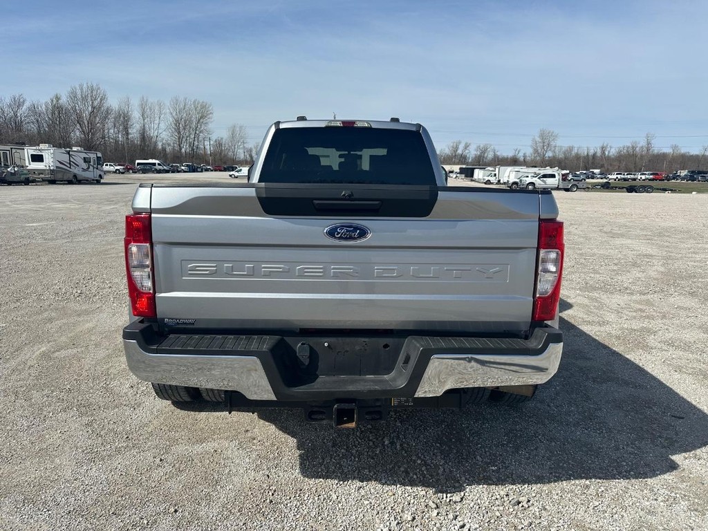 Ford Super Duty F-350 DRW Vehicle Full-screen Gallery Image 7
