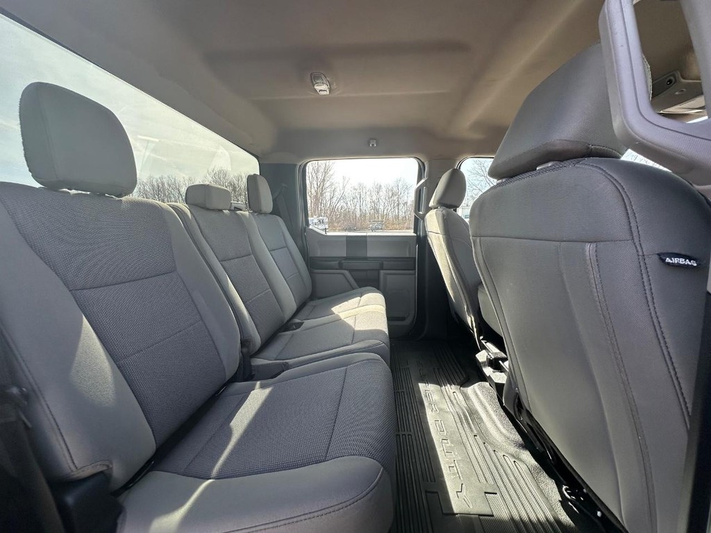 Ford Super Duty F-350 DRW Vehicle Full-screen Gallery Image 10