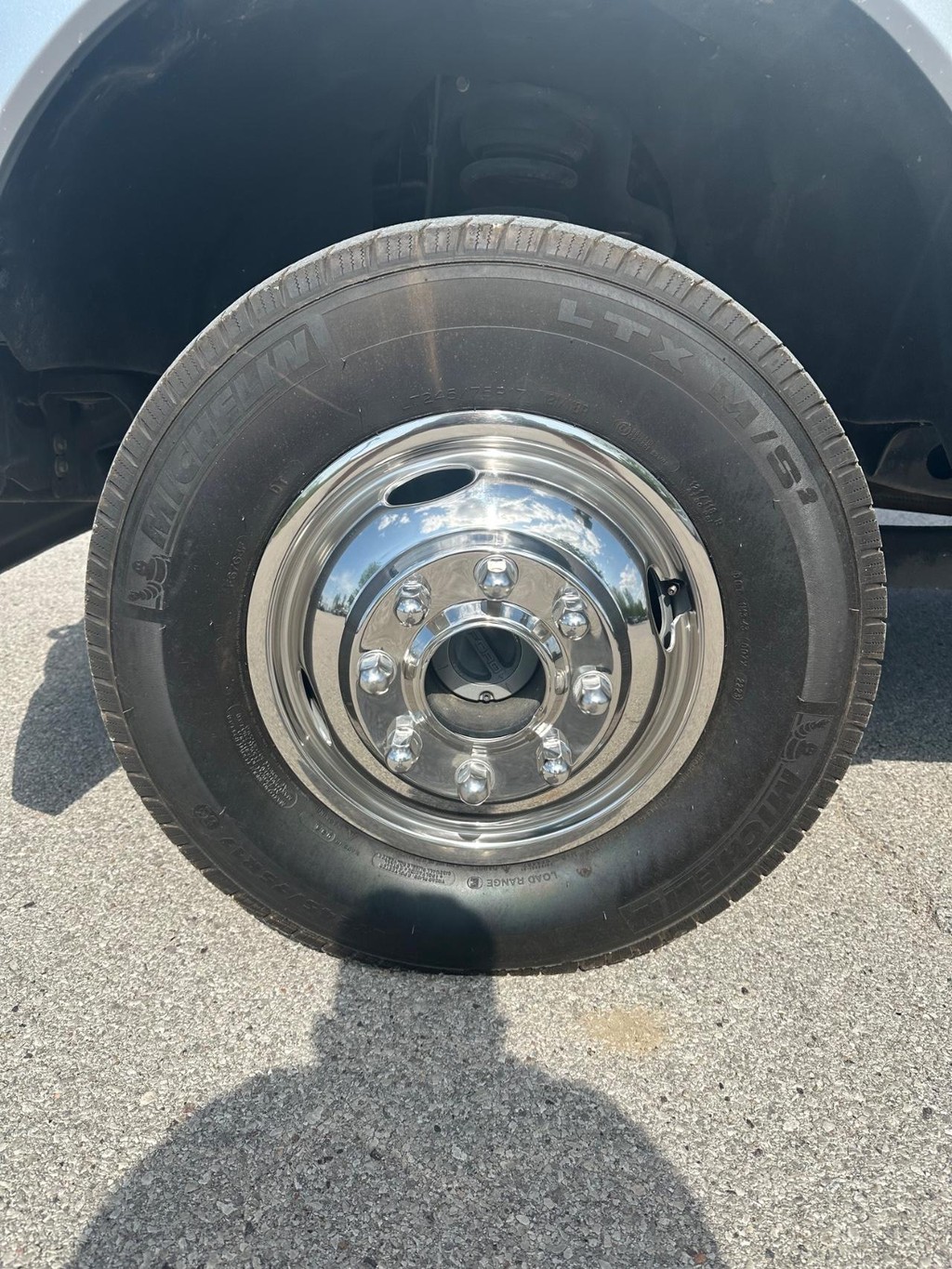 Ford Super Duty F-350 DRW Vehicle Full-screen Gallery Image 21