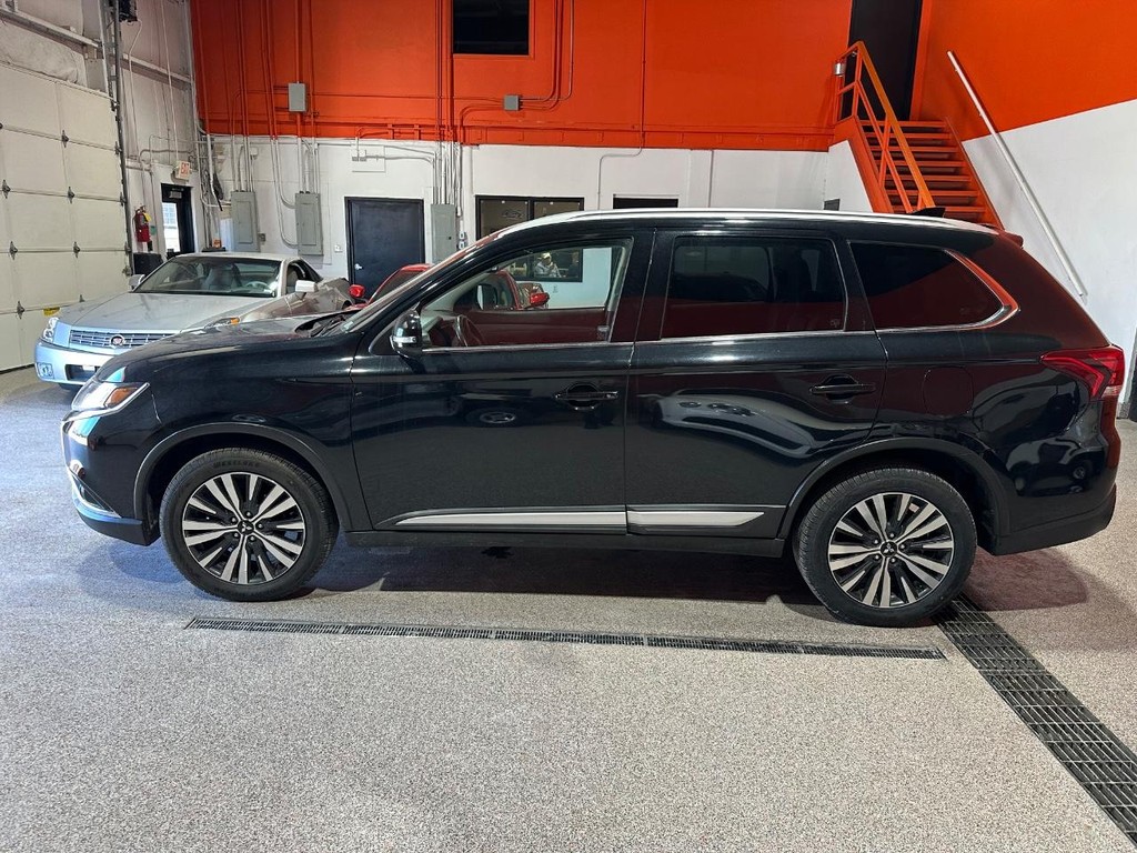 Mitsubishi Outlander Vehicle Full-screen Gallery Image 6